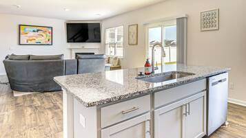 House (4 Bedrooms) | Interior