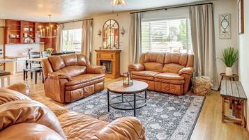 House (4 Bedrooms) | Interior