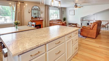 House (4 Bedrooms) | Interior