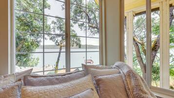 Apartment (0 Bedroom) | Interior