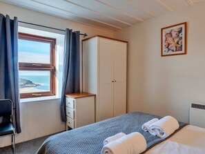 1 bedroom, travel cot, free WiFi, bed sheets - Stunning  villa for 3 guests with WIFI and pets allowed (Penzance)