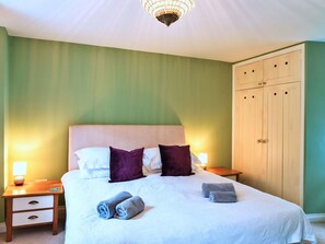 3 quartos, Wi-Fi de cortesia, roupa de cama