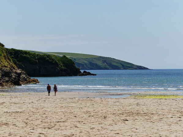 Beach - Beautiful villa for 6 guests with WIFI, TV and pets allowed (Tywardreath)