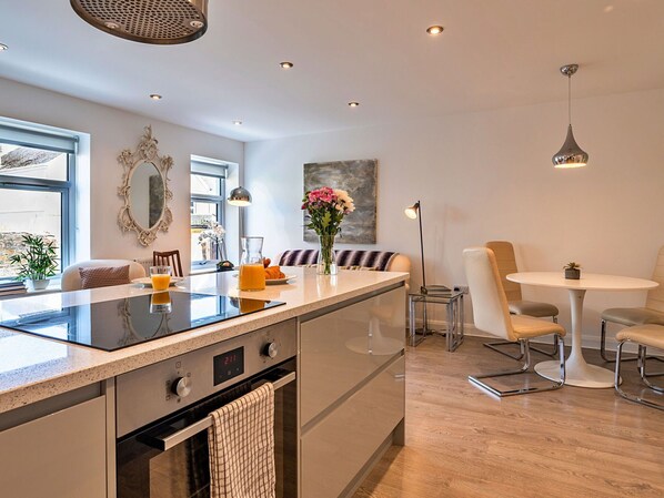 Microwave, oven, dishwasher - Stunning villa for 6 people with WIFI and terrace (Saltash)