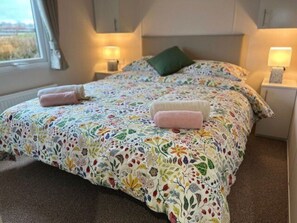 2 sovrum och sängkläder