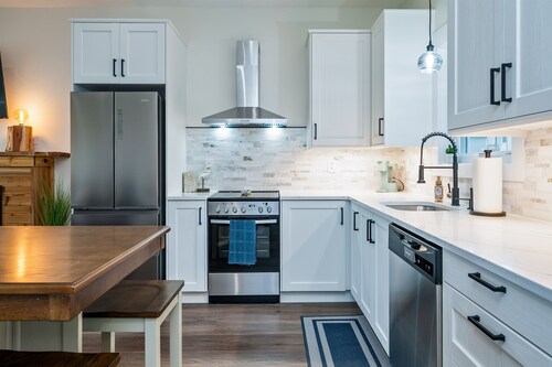 Fire Pit | Hot Tub | Near Wineries | Sleeps 4