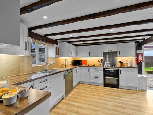 Stunning  villa for 10 guests with WIFI, terrace and pets allowed