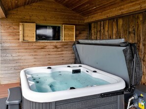 Banyera d'hidromassatge coberta