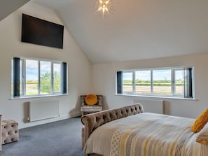 6 bedrooms, iron/ironing board, travel cot, free WiFi - Beautiful  villa for 12 guests with hot tub, WIFI, terrace and pets allowed (Burnham-on-sea)