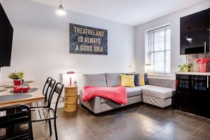 Smart TV - In the heart of Theatreland 2 bedroom (Greater London)