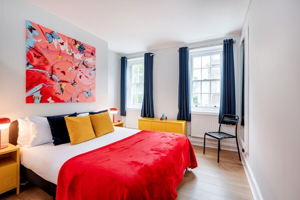 2 slaapkamers, een strijkplank/strijkijzer, reisbedje, gratis wifi