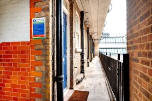 تفاصيل الفندق من الخارج