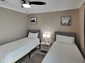 2 chambres, fer et planche à repasser, Wi-Fi, draps fournis