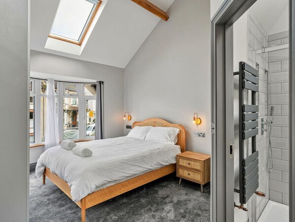 4 bedrooms, free WiFi, bed sheets