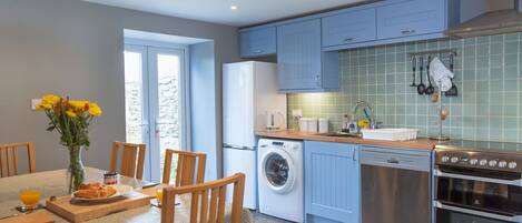 Mikrowelle, Ofen, Geschirrspüler