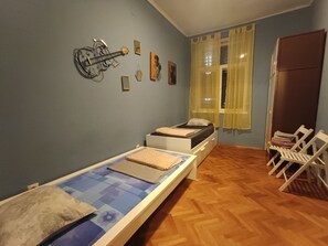 3 عدّة غرف نوم وواي فاي وملاءات أسرّة