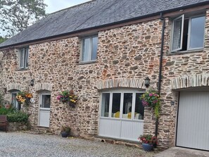 Exterior - Wonderful  villa for 8 guests with WIFI and pets allowed (Dartmouth)