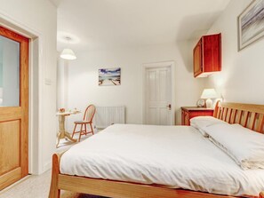 7 bedrooms, free WiFi, bed sheets