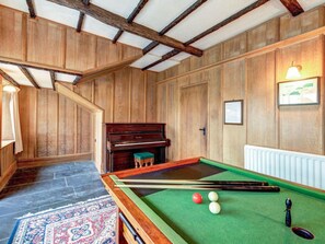 Games room - Stunning  villa for 14 guests with WIFI and pets allowed (Dartmouth)