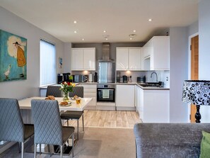 Mikrowelle, Ofen, Geschirrspüler