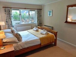 3 bedrooms, free WiFi, bed sheets
