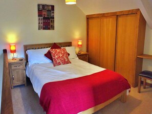 1 quarto, Wi-Fi de cortesia, roupa de cama