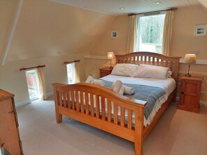 3 bedrooms, free WiFi, bed sheets - Beautiful  villa for 6 guests with pool, WIFI, hot tub (Kingsteignton)