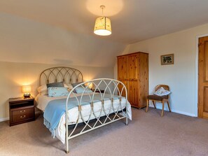 2 bedrooms, travel crib, free WiFi, bed sheets