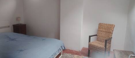 1 bedroom, bed sheets