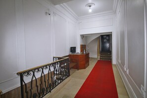 Family Apartment | Lobby