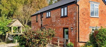 Stunning villa for 5 guests with WIFI, pets allowed and parking