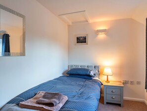 Travel cot, free WiFi, bed sheets