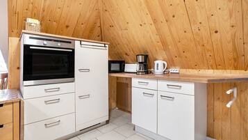 KĂŒhlschrank, Mikrowelle, Ofen, Herdplatte