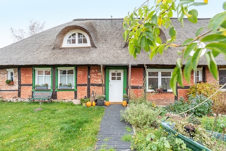 Exterior. Apartment 'Peace and Nature' with Private Garden and Wi-Fi