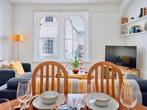 TV - Lovely apartment for 4 guests with WIFI and TV (Sidmouth)