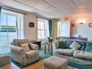 Living area - Beautiful  villa for 6 people with WIFI, terrace and pets allowed (Cawsand)
