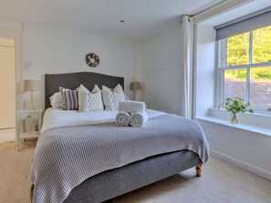 5 bedrooms, free WiFi, bed sheets