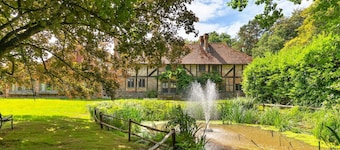 Wonderful villa for 6 guests with WIFI, hot tub, TV and parking