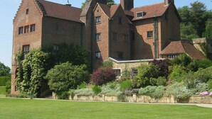 A large, historic brick building with multiple chimneys and a flagpole. - Stunning  villa for 4 people with WIFI and pets allowed (Felbridge)