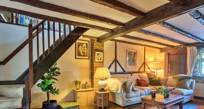 Stunning villa for 4 guests with WIFI, pets allowed and parking