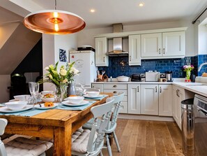 Mikrowelle, Ofen, Geschirrspüler