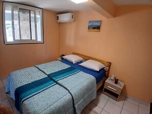 2 chambres, fer et planche à repasser, Wi-Fi gratuit, draps fournis