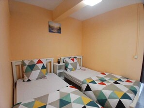 2 bedrooms, iron/ironing board, free WiFi, bed sheets