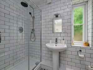 Towels - Cosy apartment for 5 guests with WIFI, pool, TV and balcony (Tenby)