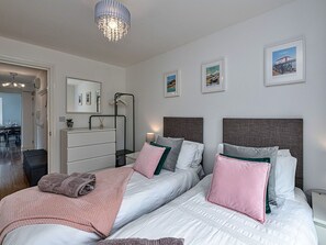 3 bedrooms, travel cot, free WiFi, bed sheets