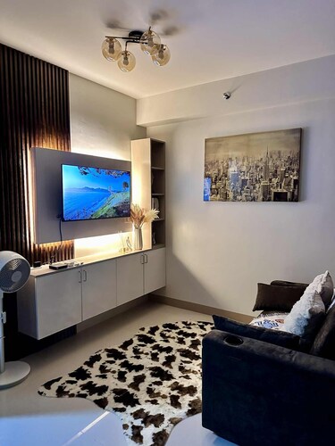 Cozy 1-bedroom condo in marvelous Iloilo City with WiFi, AC