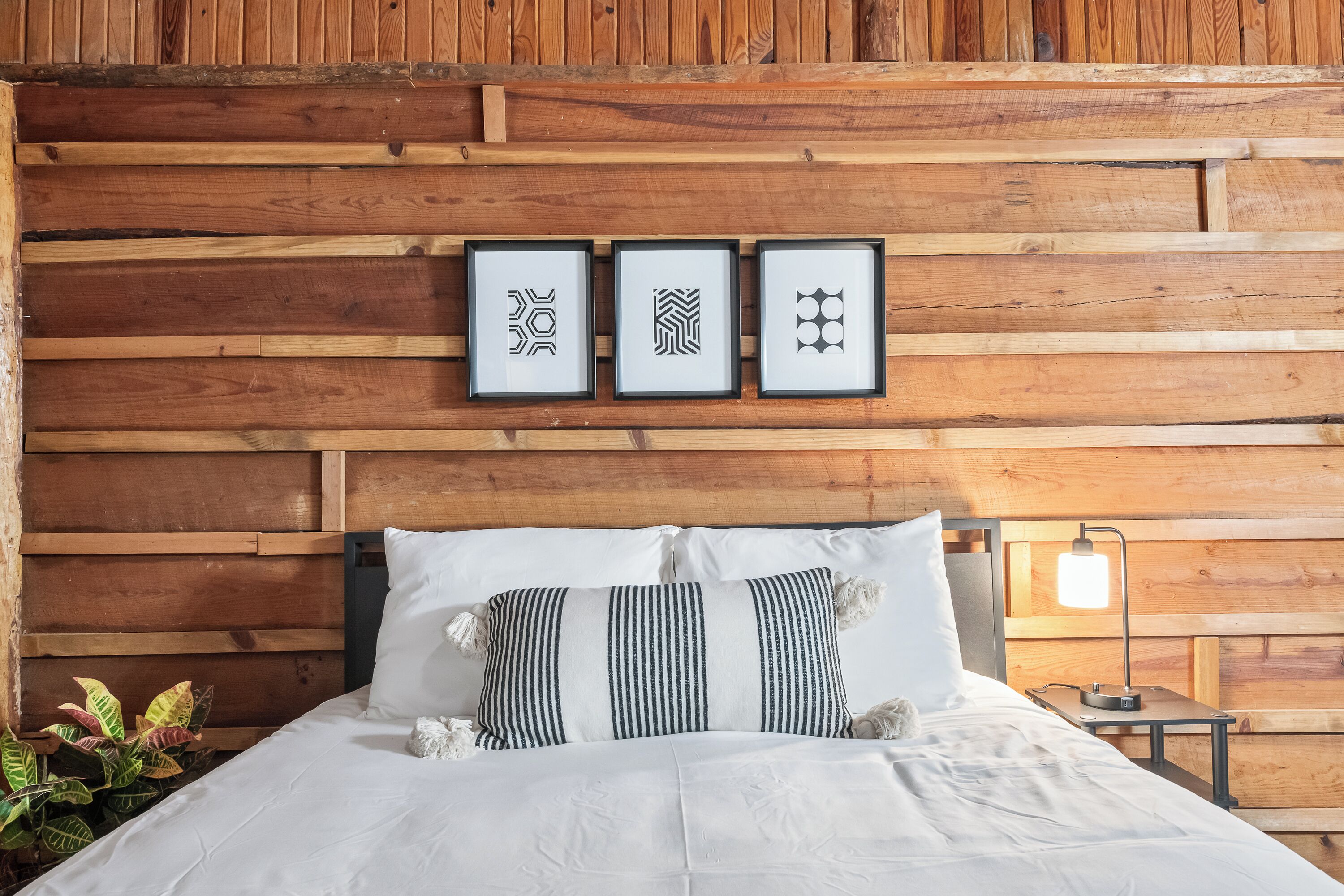 2 habitaciones, cuna de viaje y ropa de cama 