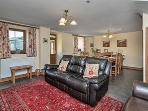 TV, fireplace - Stunning  villa for 6 people with WIFI, TV, terrace and pets allowed (Aberystwyth)