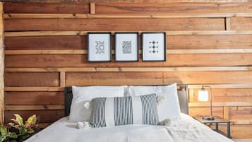 1 bedroom, bed sheets