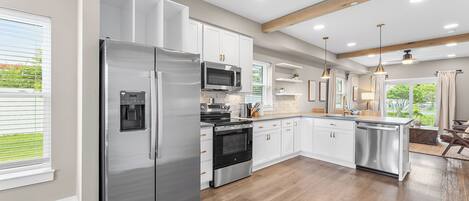 Microwave, dishwasher, coffee/tea maker